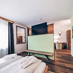 Aktivhotel Wildschuetz ホテル 4*