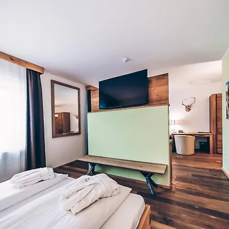 Aktivhotel Wildschuetz فندق 4*